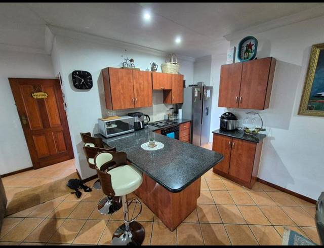 2 BEDROOM TOWNHOUSE FOR SALE IN FLORAUNA